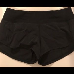 Black Lululemon speed up shorts 2.5 inch